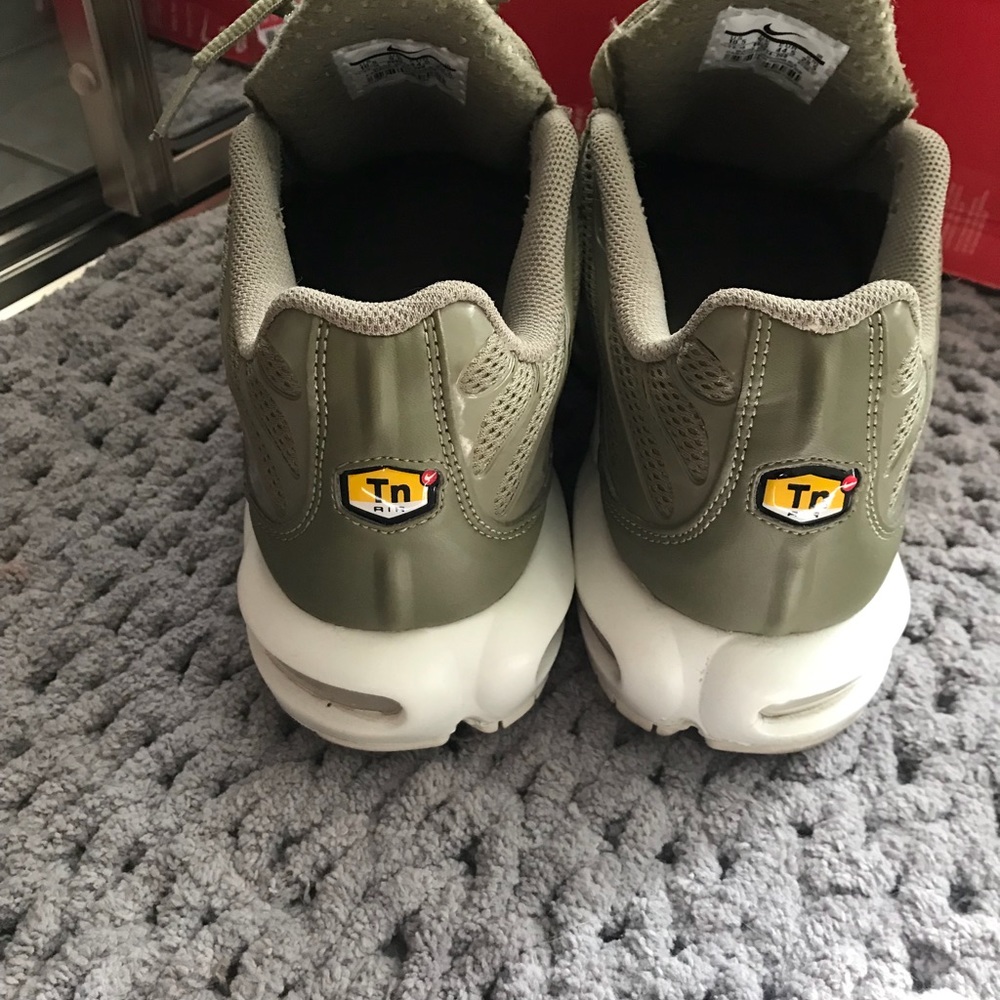 NIKE AIR MAX PLUS 10.5